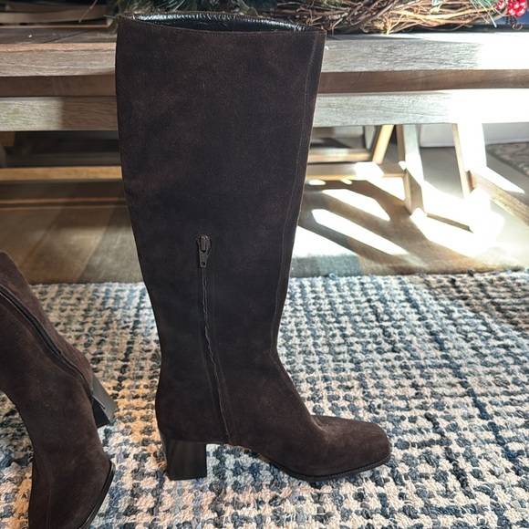 Brown suede boots - Picture 7 of 8